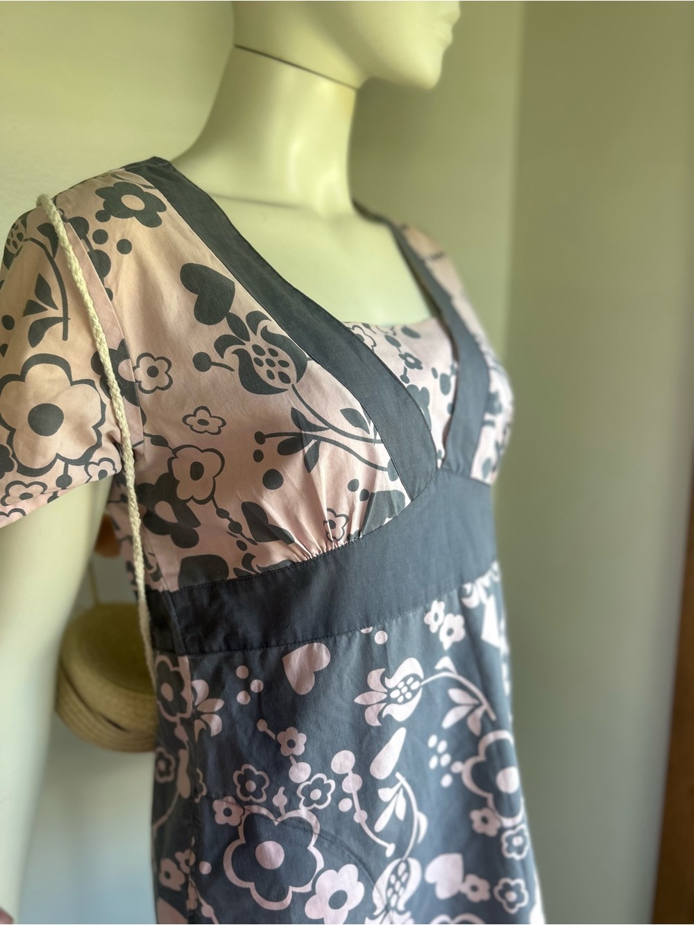 landau M Floral Empire Waist V-Neck Tunic Top in Pink and Gray scrub - Picture 4 of 7